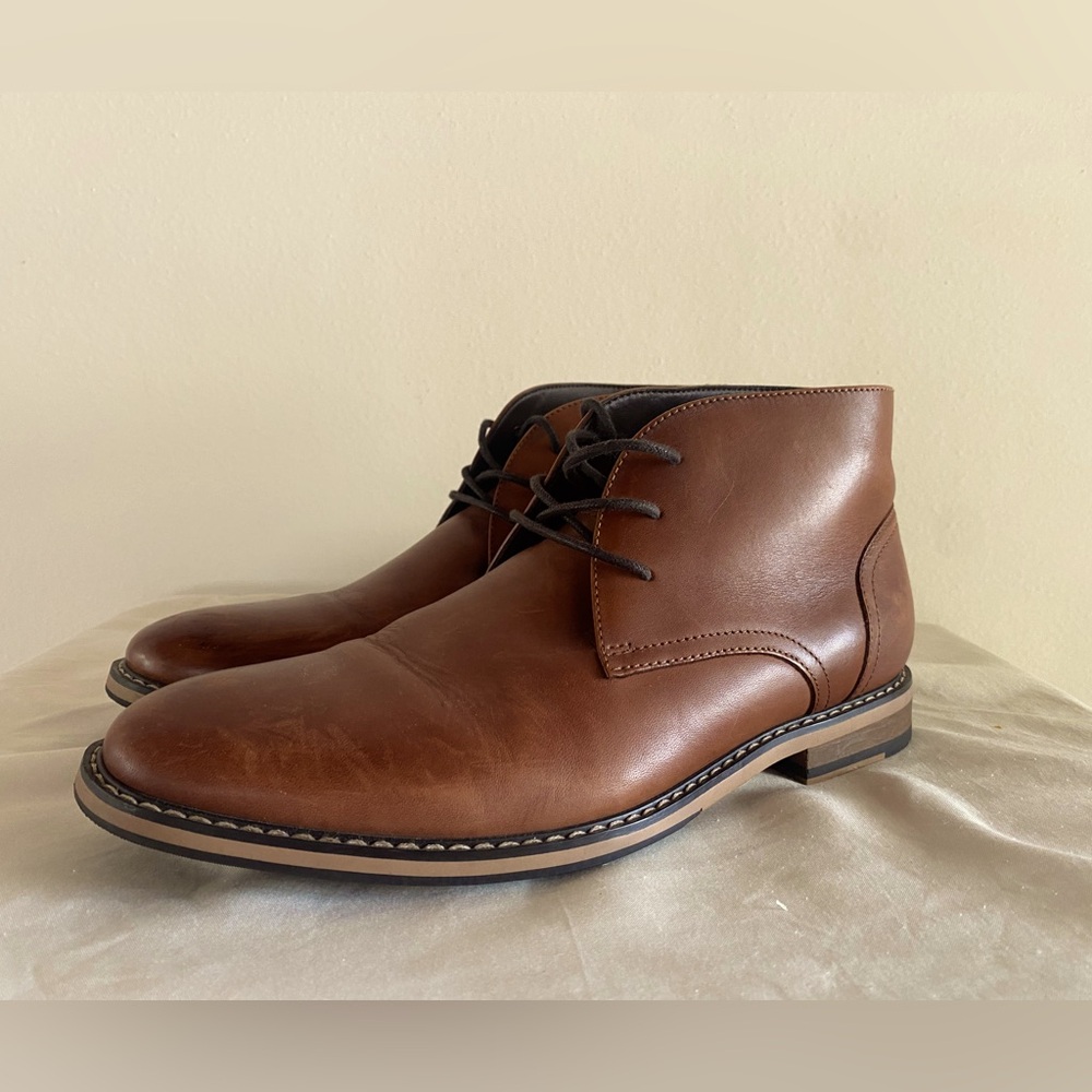 Men’s Size 9 Express Leather Chukka Boots